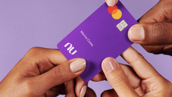 Nubank demite 296 pessoas